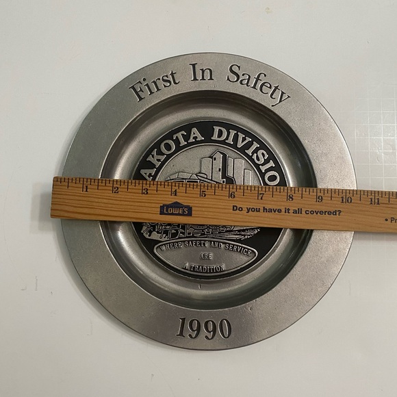 1990 Burlington Northern RailRoad First in Safety Award Metal Plate - Picture 4 of 4